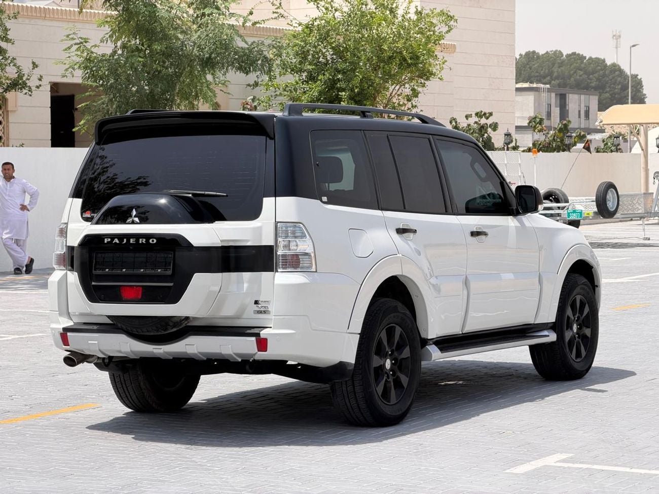 ميتسوبيشي باجيرو  3.5L Petrol | RockFord System | Sunroof