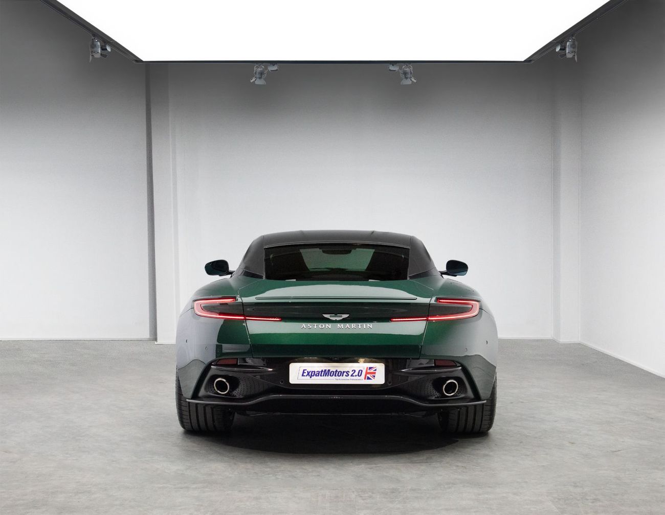 أستون مارتن DB12