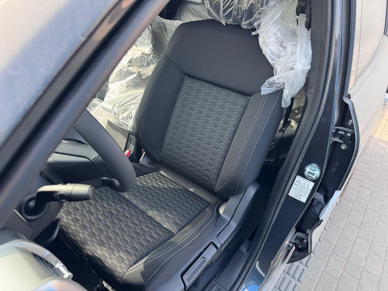 Mitsubishi L200 MITSUBISHI L200 Petrol Double Cabin 4WD 5MT 2.5L GLX -FULL OPTION_Grey