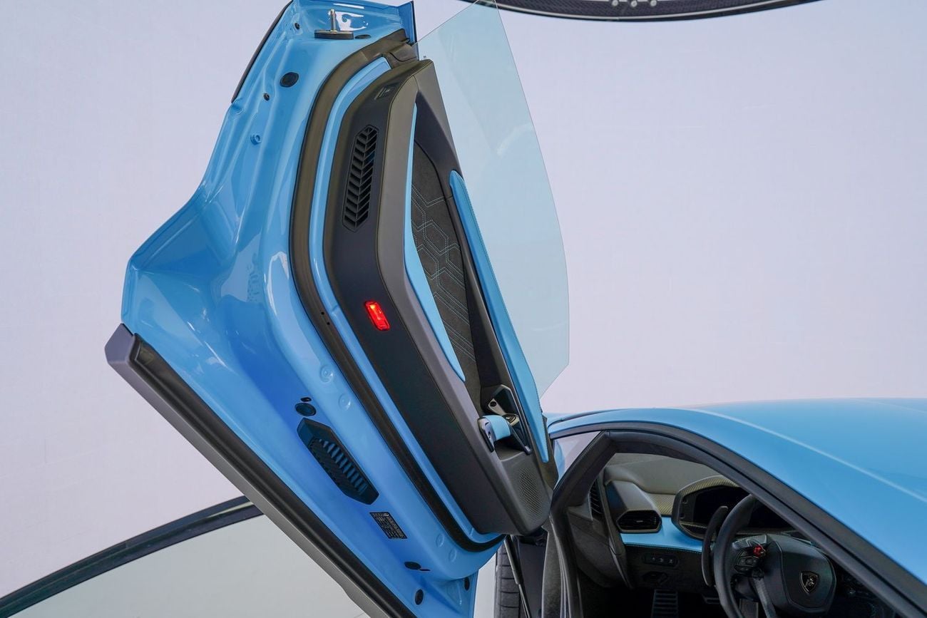 لامبورغيني ريفويلتو SPORTIVA 6.5L V12 Hybrid