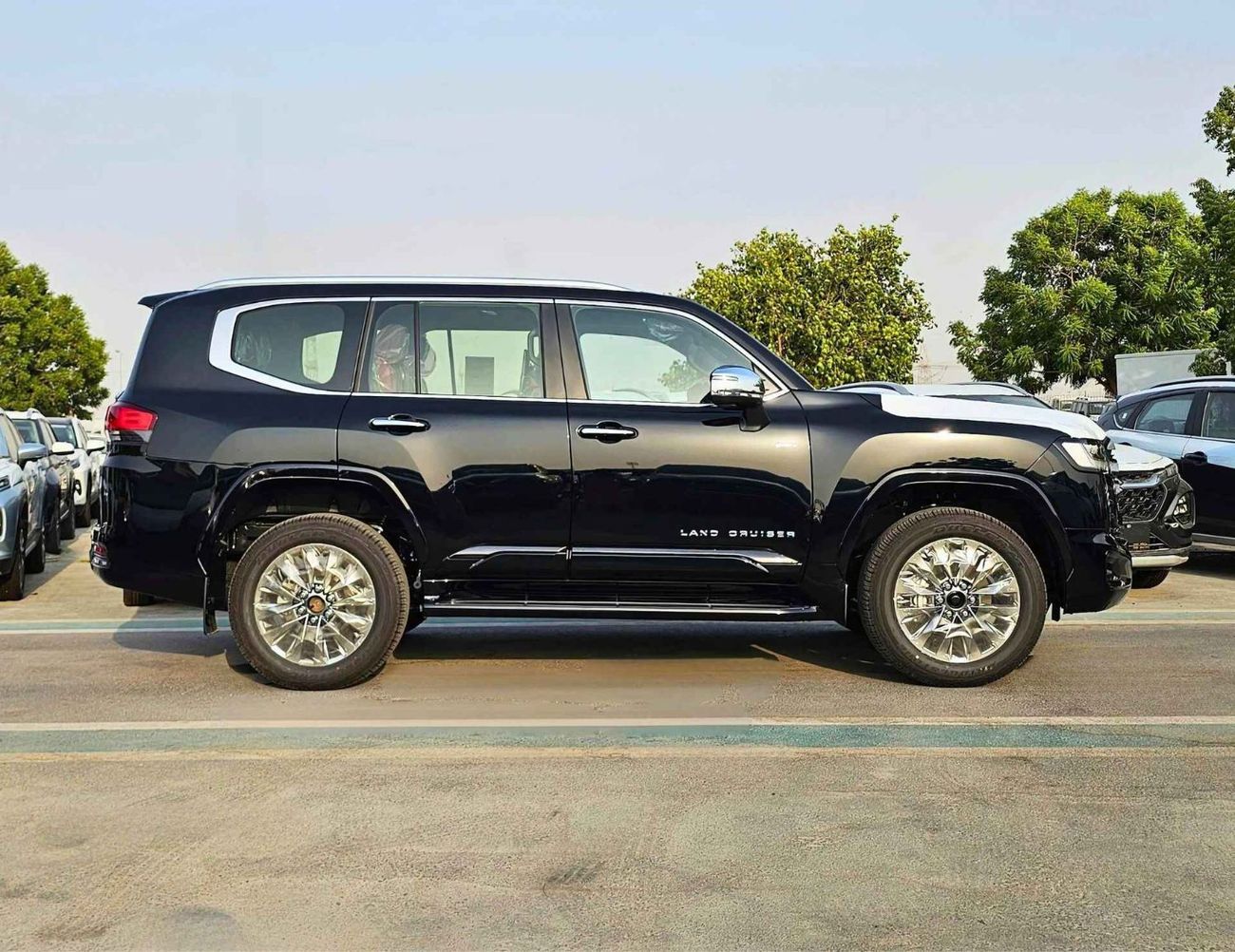 Toyota Land Cruiser HYBRID VXR TWIN TURBO / 3.5L V6 PETROL / RADAR / SUNROOF /JBL SPKRS / 360* CAMERA (CODE # LCVXR35HV)
