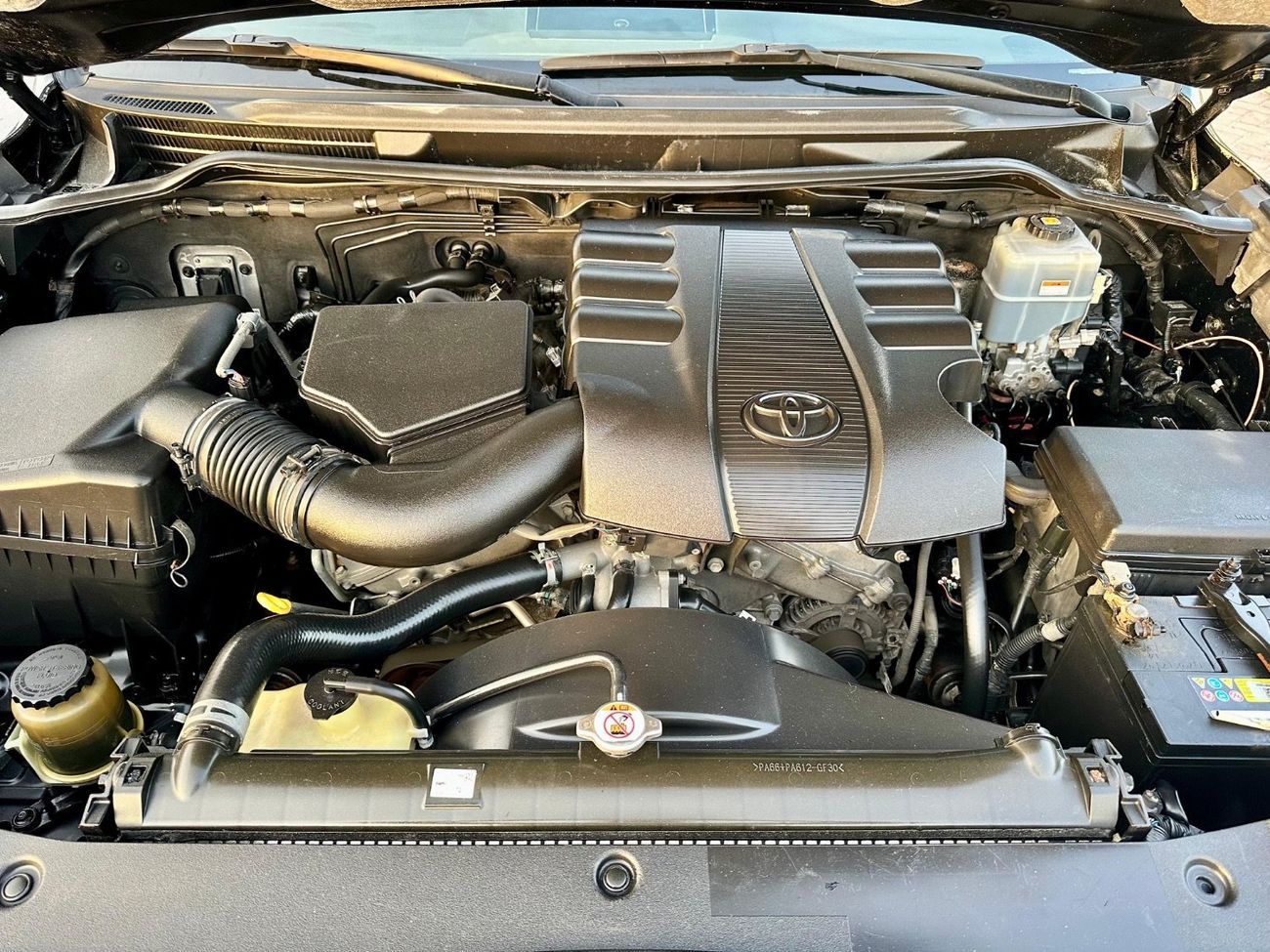 Toyota Land Cruiser GXR 4.0L (271 HP) 4WD