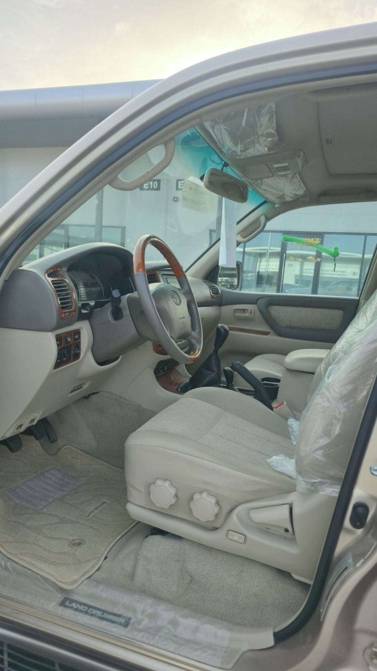 Toyota Land Cruiser GXR GCC only 30900 KM