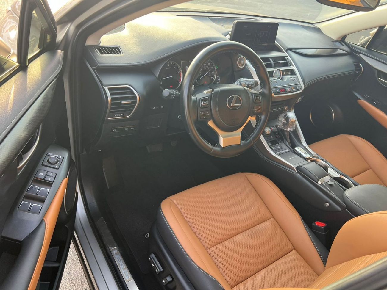 لكزس NX 300 2021 LEXUS NX 300 -2.0 L - V4 - Sunroof - Push Start - Leather & Electric Seats - Trunk Automatic -