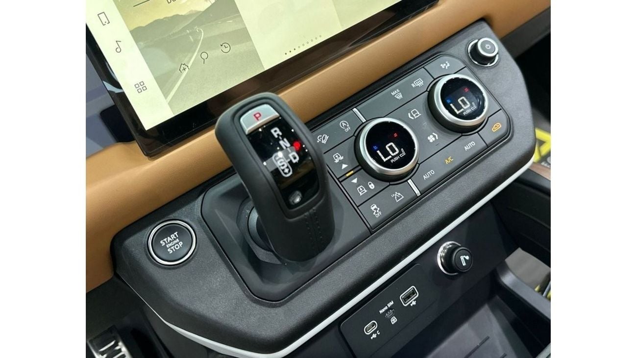 Land Rover Defender *Brand New* 2024 Land Rover Defender P400 110 HSE, May 2029 Land Rover Warranty + Service Pack, GCC