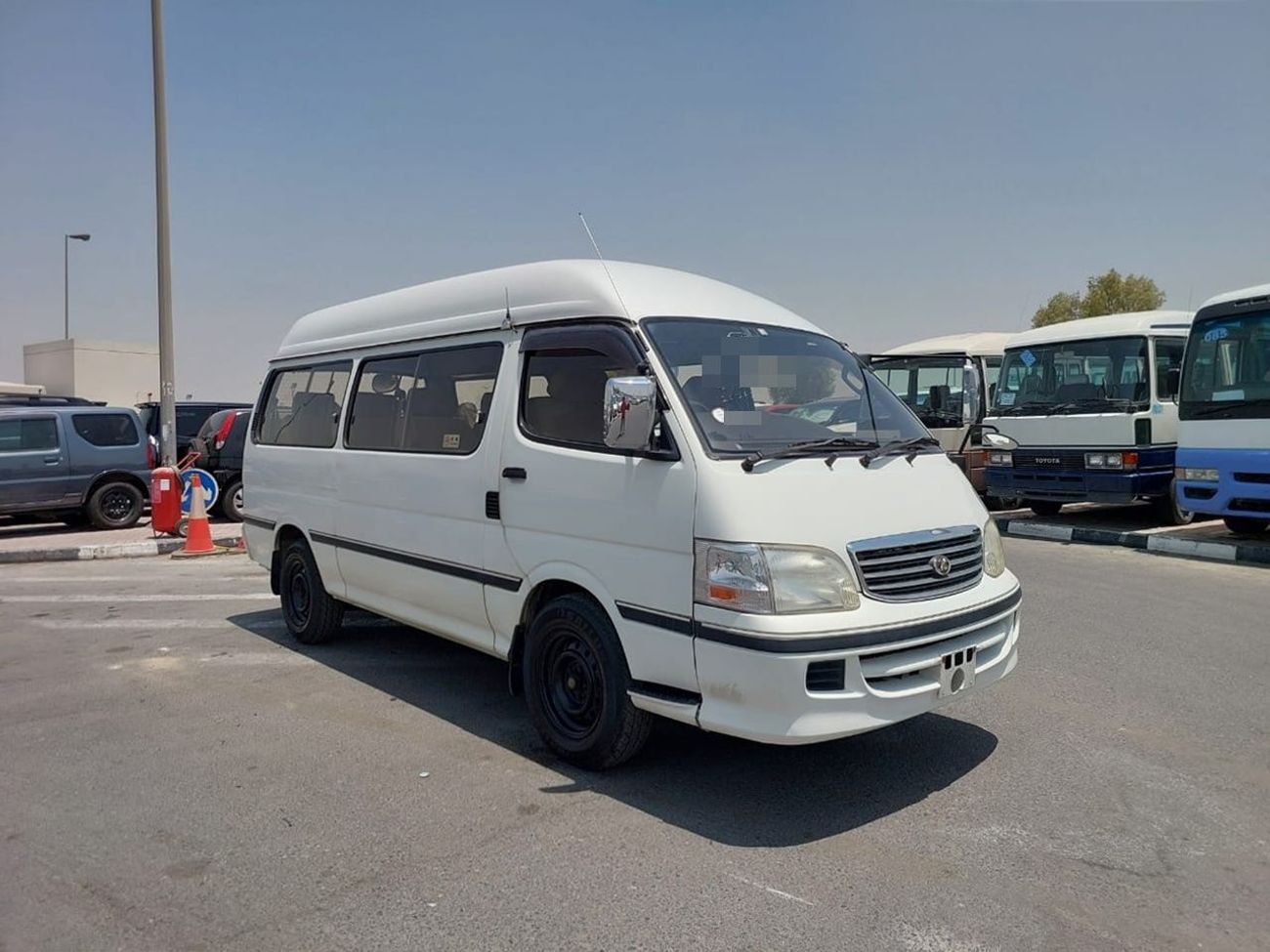 Toyota Hiace TOYOTA HIACE COMMUTER VAN RHD 2001 MODEL 3.0 L DIESEL AUTOMATIC(PM02656)