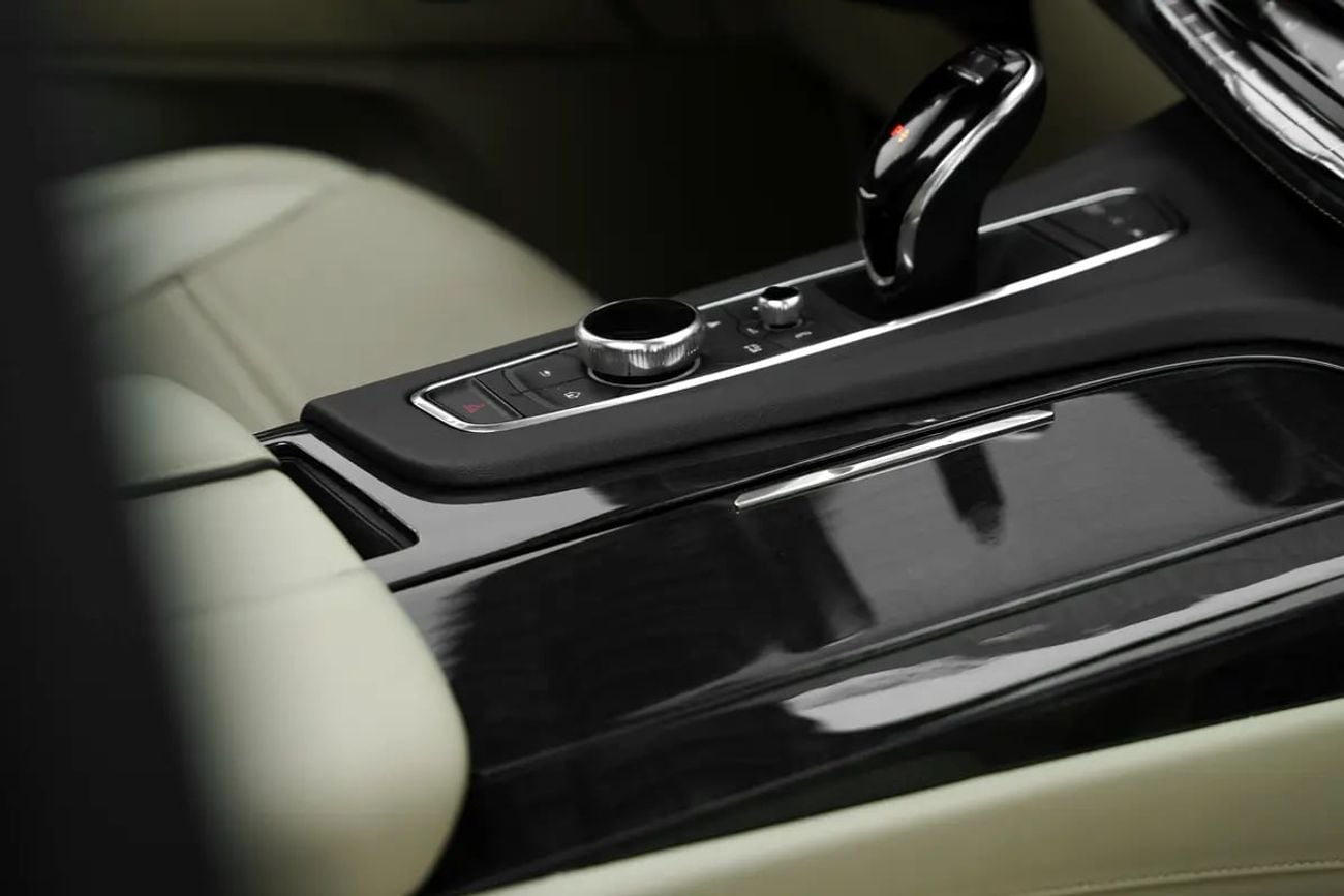 كاديلاك إسكالاد 600 BLACK EDITION WITH WARRANTY AND SERVICE CONTRACT