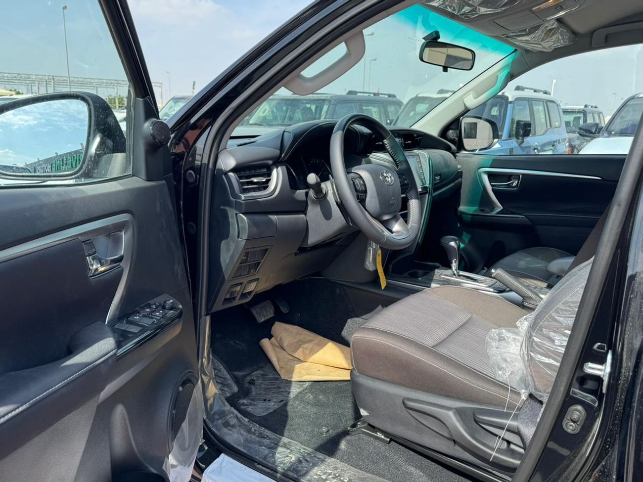 تويوتا فورتونر TOYOTA FORTUNER MID OPTION 4.0L 2025