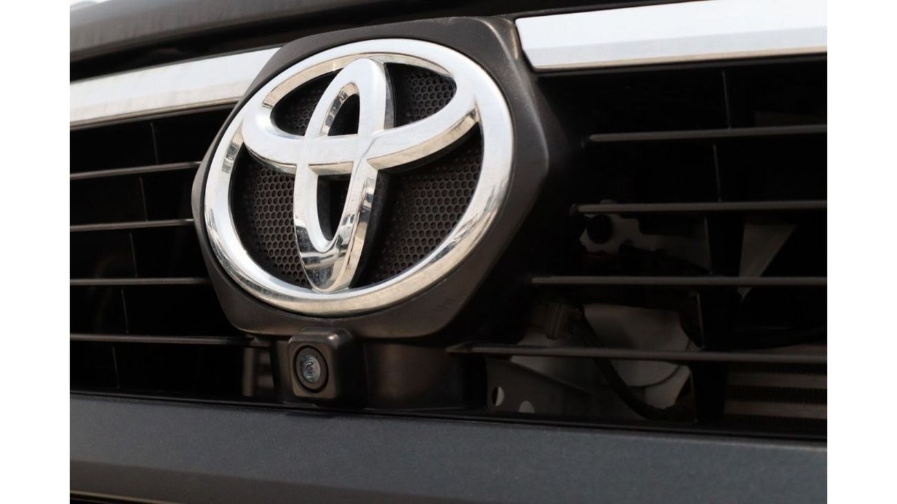 Toyota Hilux 2023 HILUX 2.8 DIESEL ADVENTURE M/T 4X4 FULL OPTION **التصدير فقط خارج الخليج** **EXPORT ONLY**