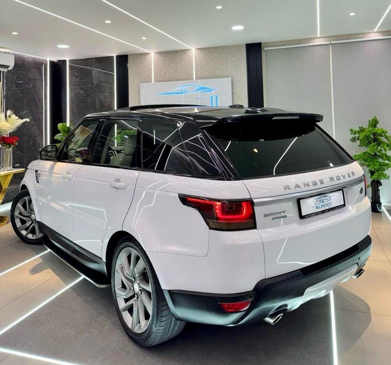 لاند روفر رينج روفر سبورت Supercharged 5.0L SUPERCHARGED RANGE ROVER SPORT V8 || GCC SPECS || FULL OPTIONS || FREE ACCIDENTS