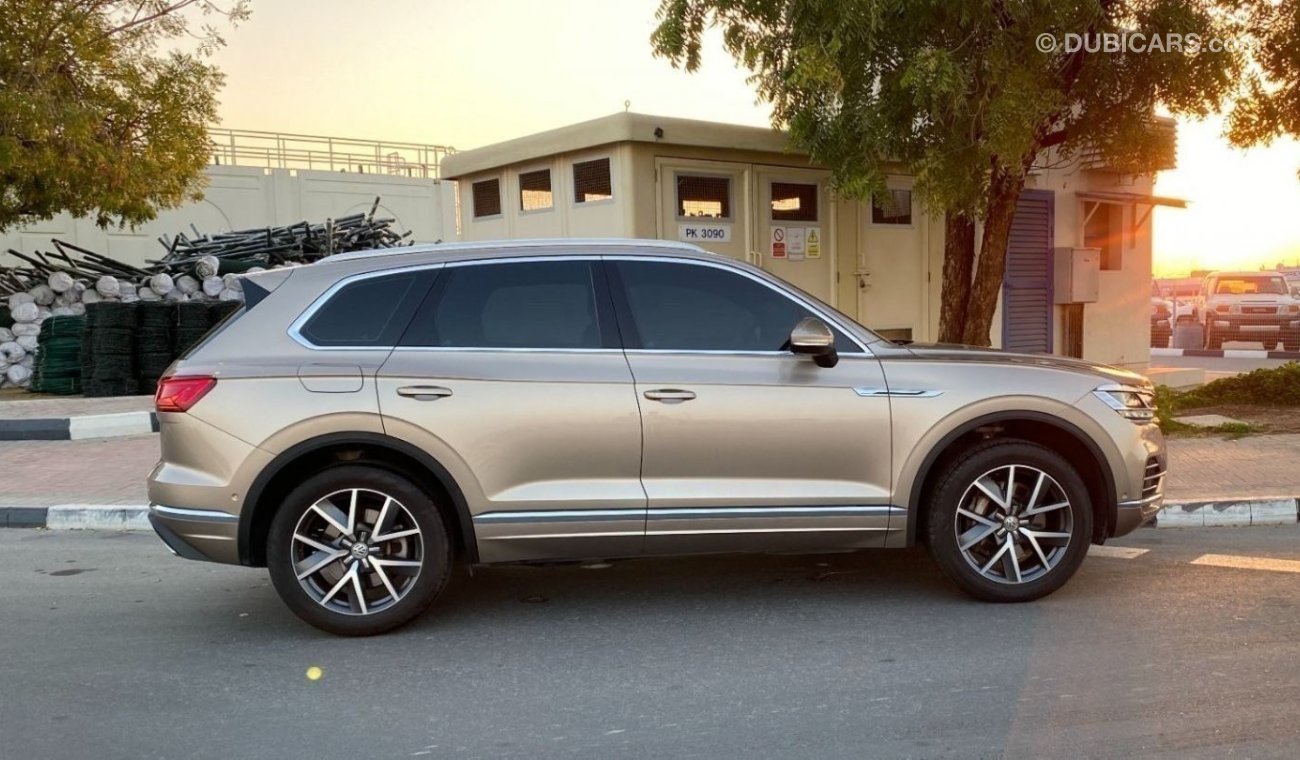 Volkswagen Touareg Highline 2019 GCC Warranty Agency Service