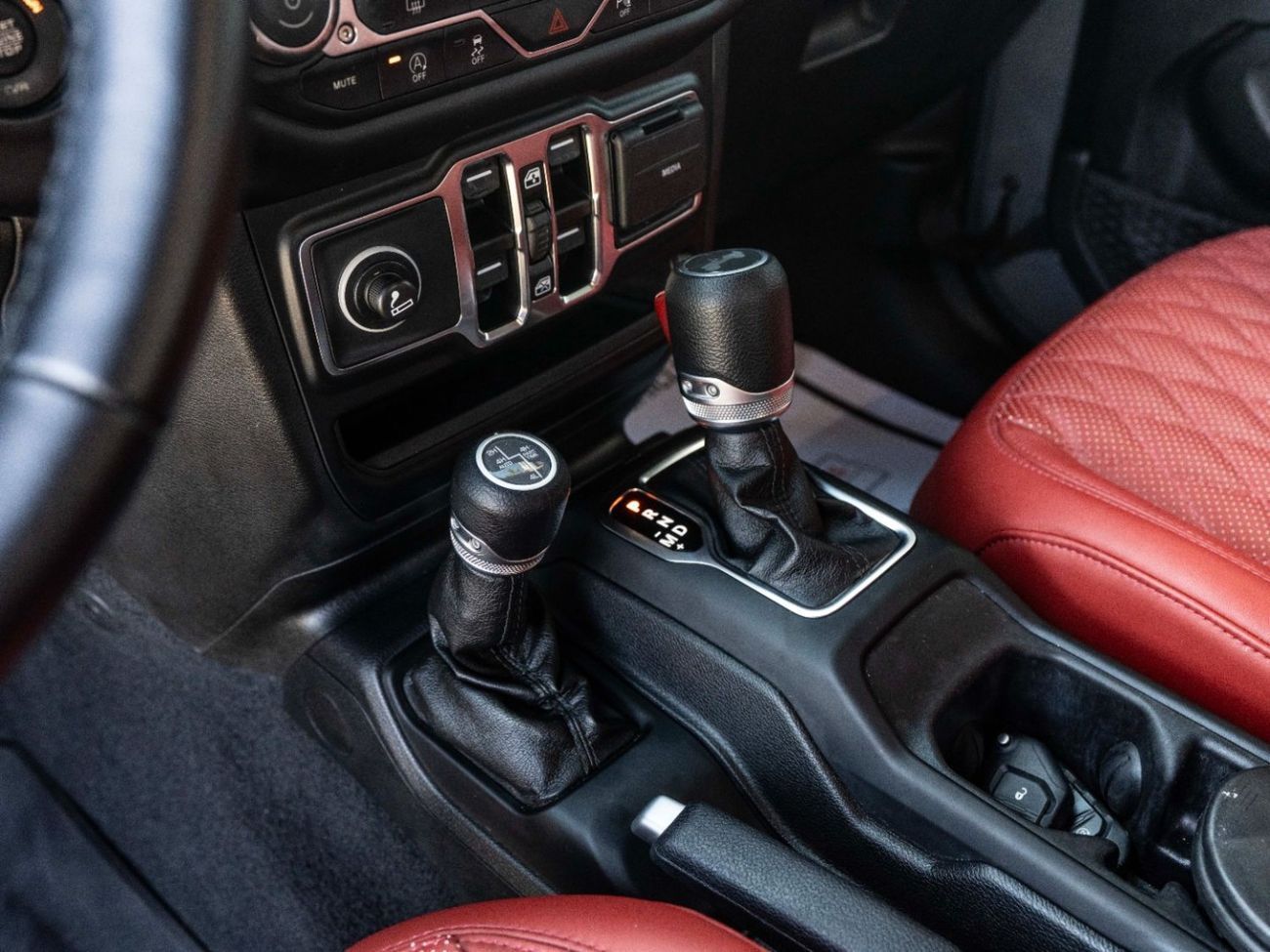 Jeep Wrangler Unlimited Sport 3.6L A/T