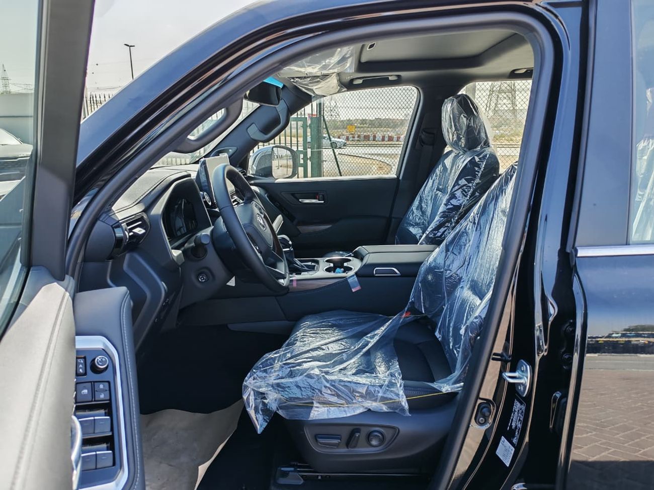 تويوتا لاند كروزر 2025 Toyota Land Cruiser LC300 VX (High-Option with Radar) 3.5L V6 Petrol A/T 4WD Export Only