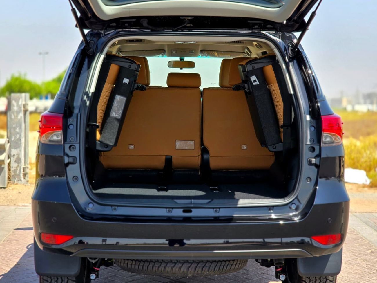 Toyota Fortuner TOYOTA FORTUNER PETROL 2.7 - MANUAL A.C - ALLOY WHEELS - 2025 MODEL - BLACK INSIDE BROWN - GCC SPE