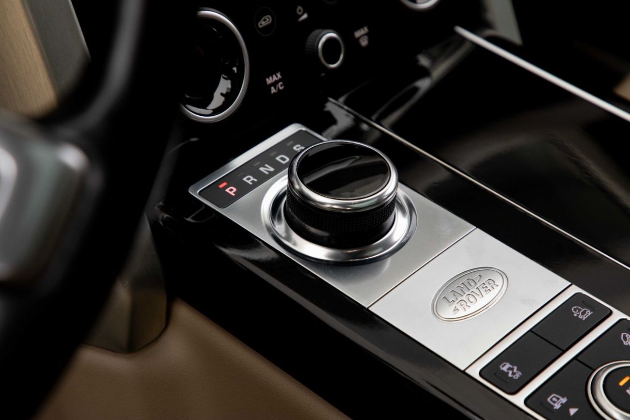 Land Rover Range Rover Vogue | 3,917 P.M  | 0% Downpayment | Agency Warranty | Ultra Low KM!