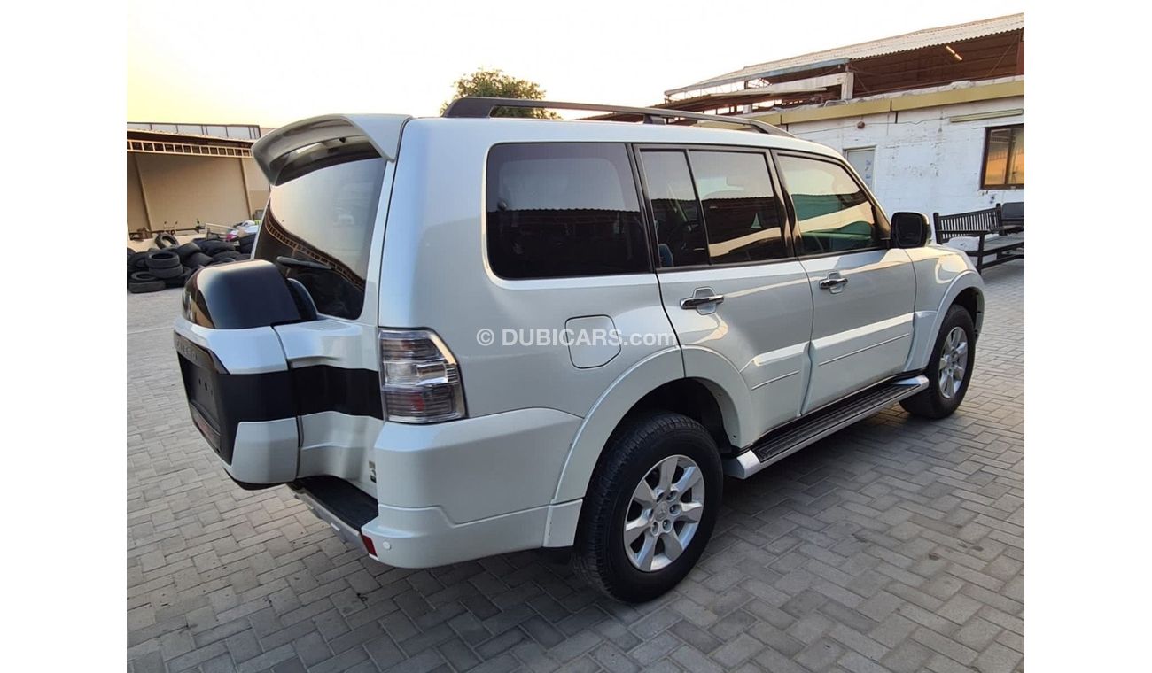 Mitsubishi Pajero Full option clean car