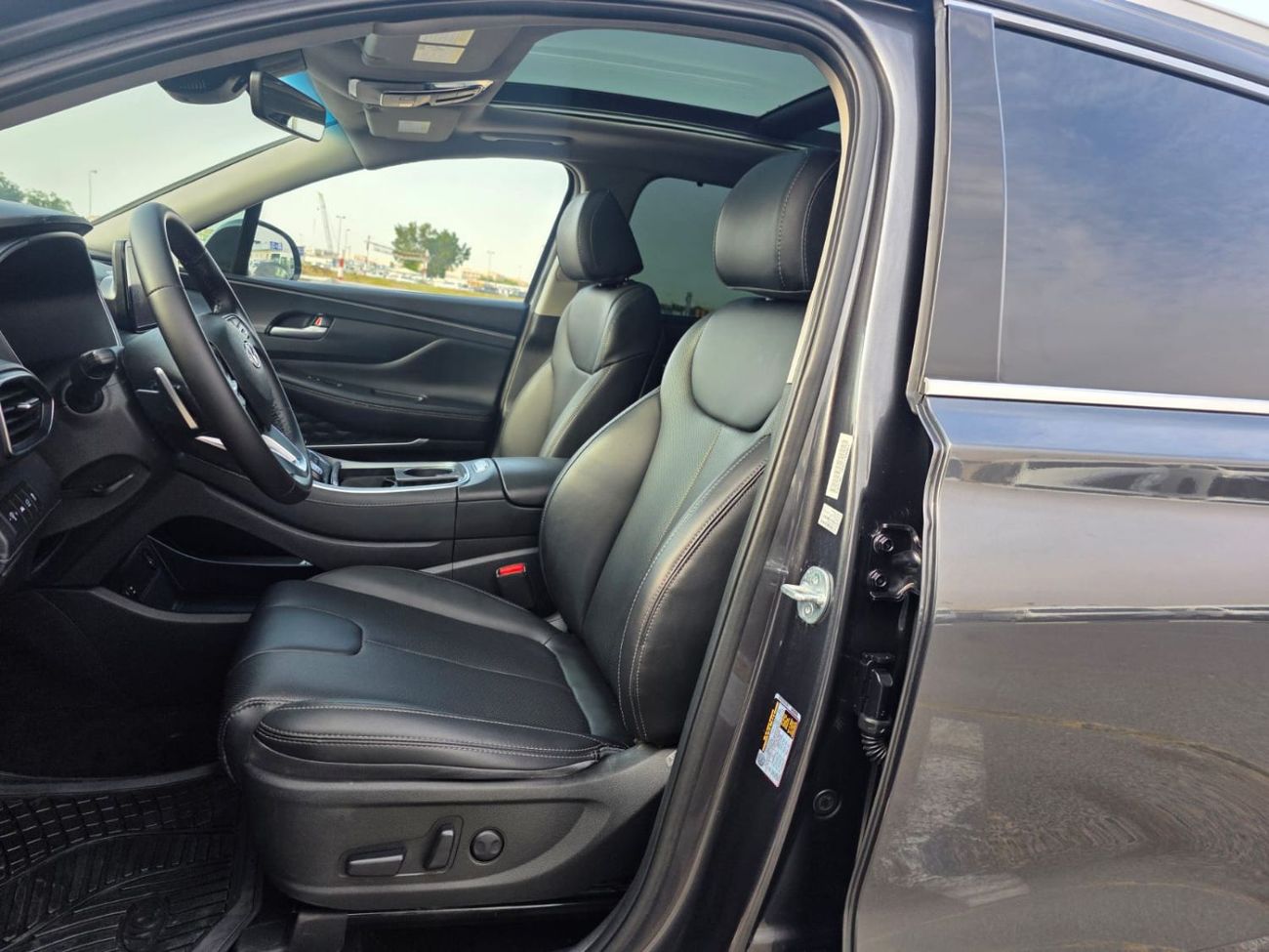 Hyundai Santa Fe Comfort 2.4L Panoramic Roof , 360 camera and Trunk automatic