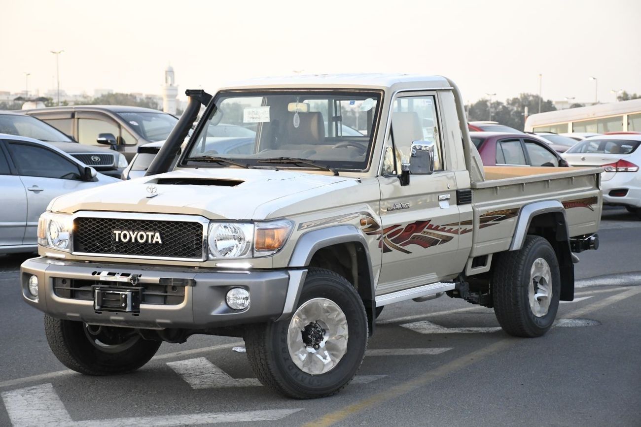 Toyota Land Cruiser Pick Up 4.5L V8 Diesel with difflock  (Ready Stock )