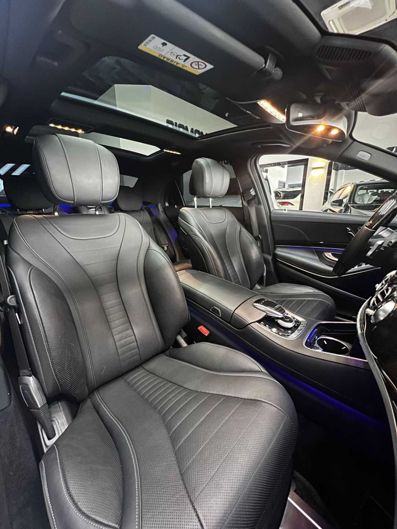 Mercedes-Benz S 560 Std 4.0L (469 HP)