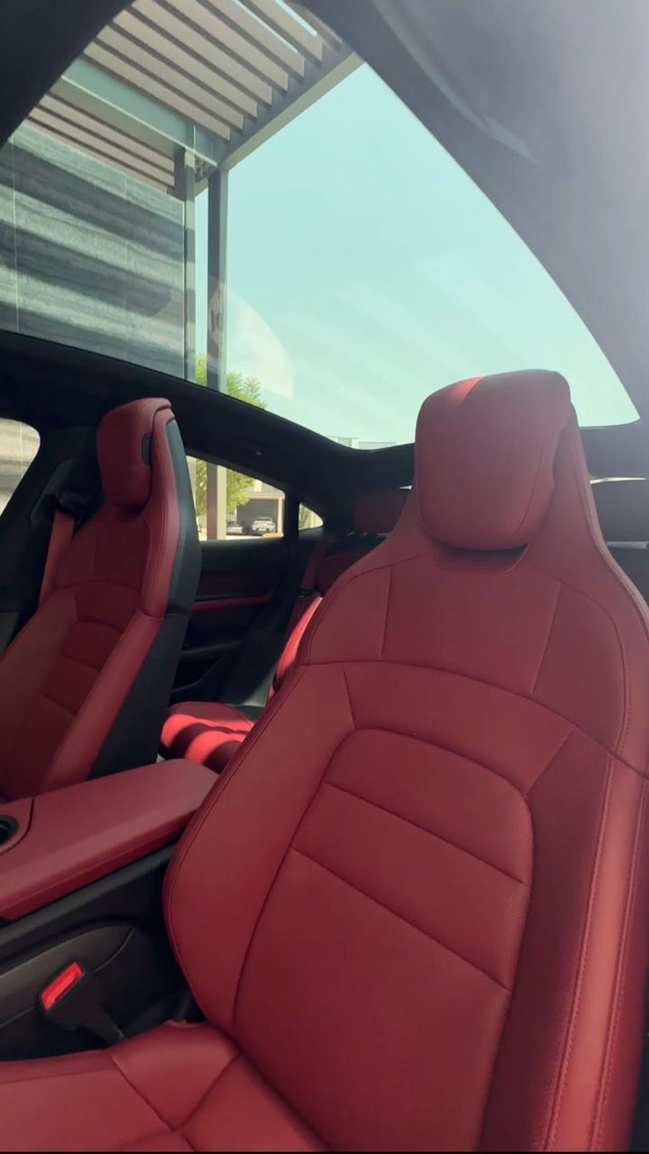 بورش تايكان Base