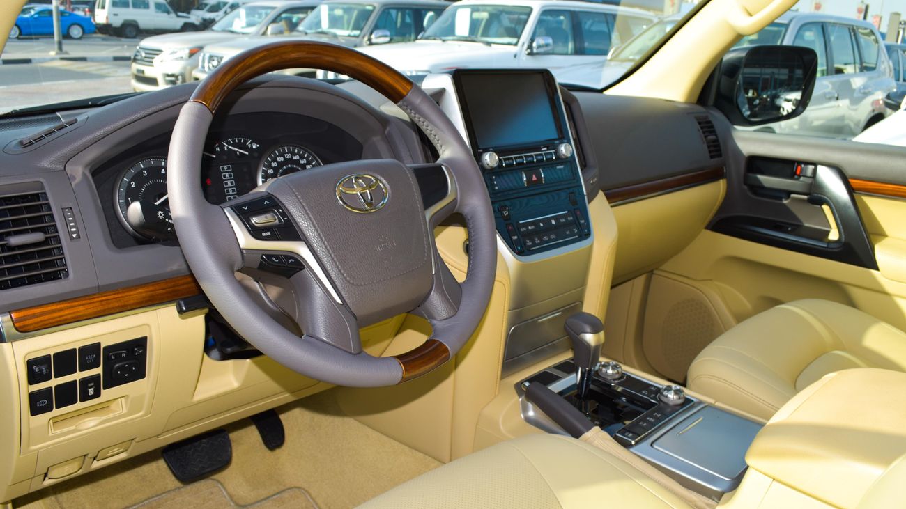 Toyota Land Cruiser GXR V8