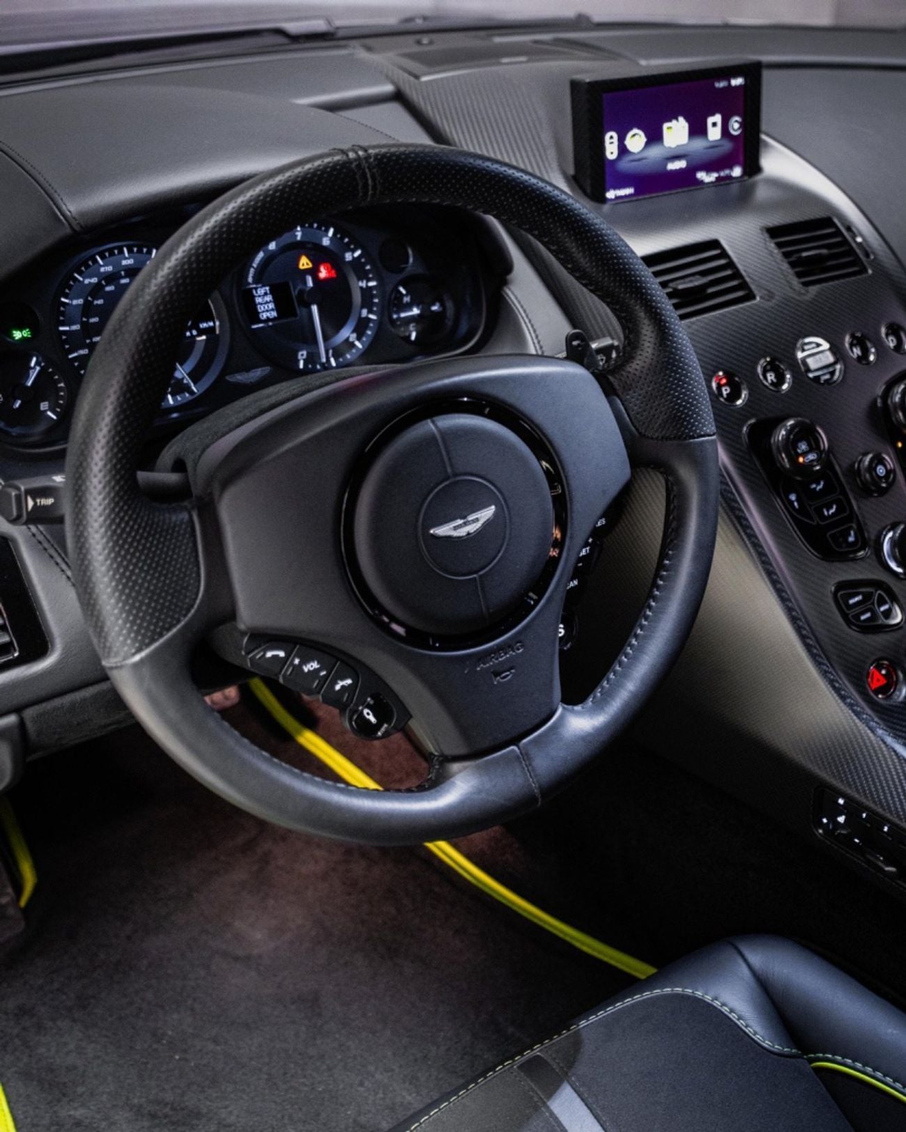 أستون مارتن DB11 AMR 5.2L