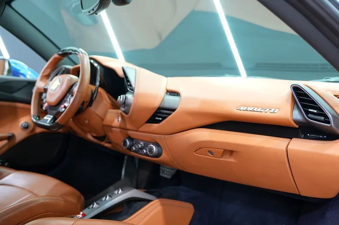 فيراري 488 Standard