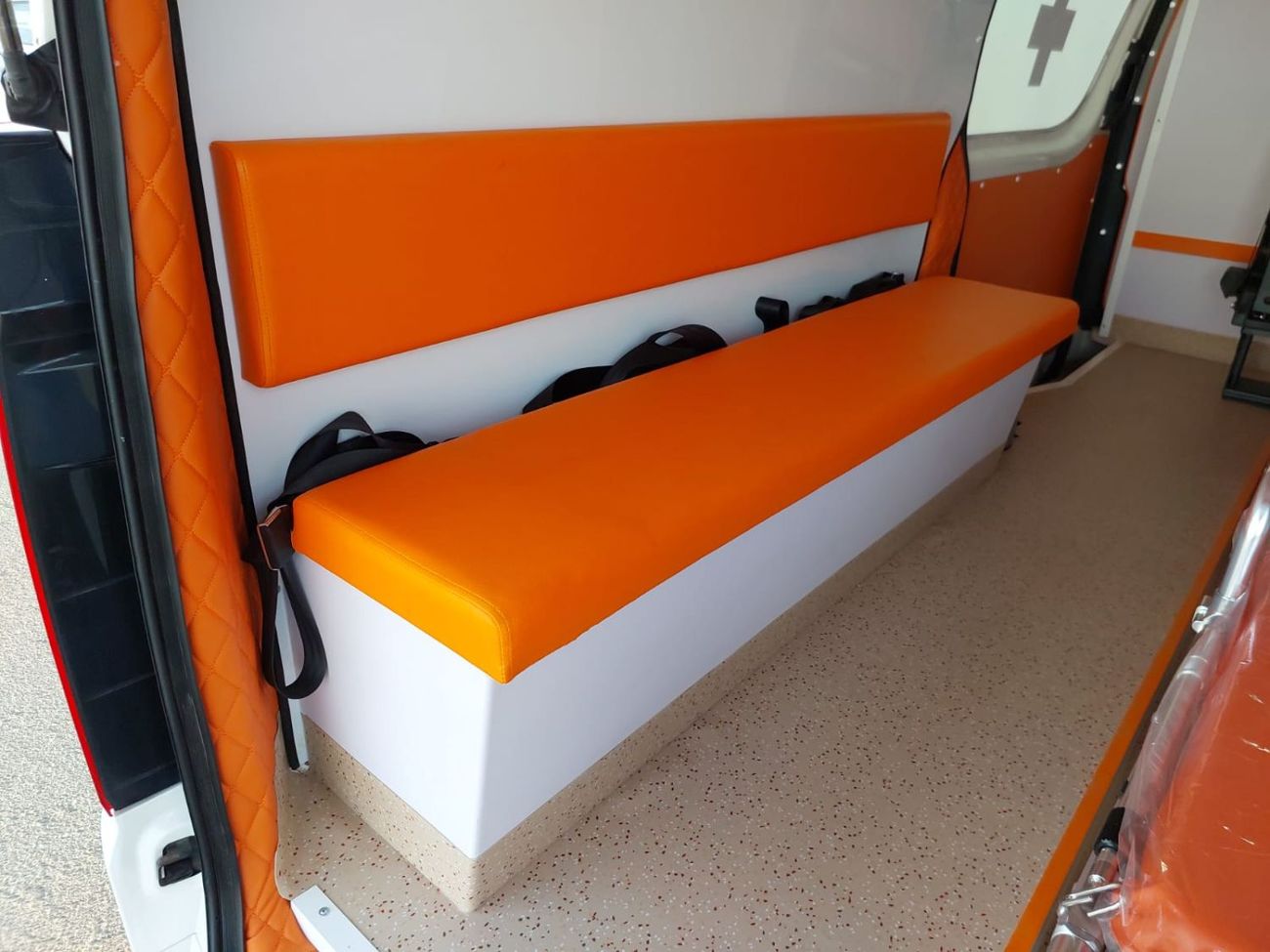 تويوتا هاياس TOYOTA HIACE VAN AMBULANCE RHD 2020 MODEL 2.8 L DIESEL AUTOMATIC(PM04638)