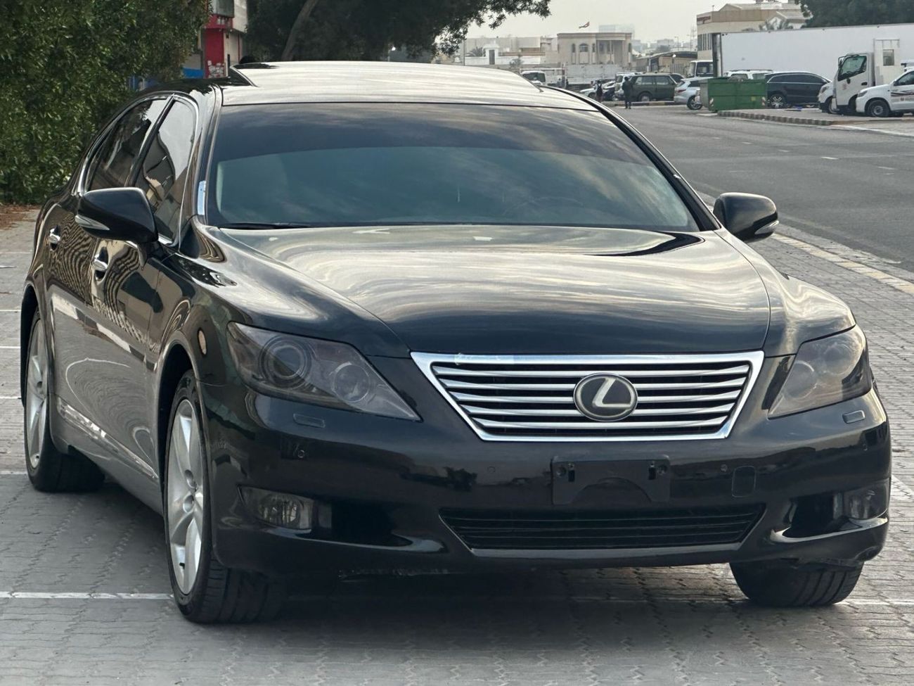 Lexus LS460 Lexus LS460L Model: 2010 Mileage: 152,000 miles Price: 32,000 dirhams Gulf specification  Full optio