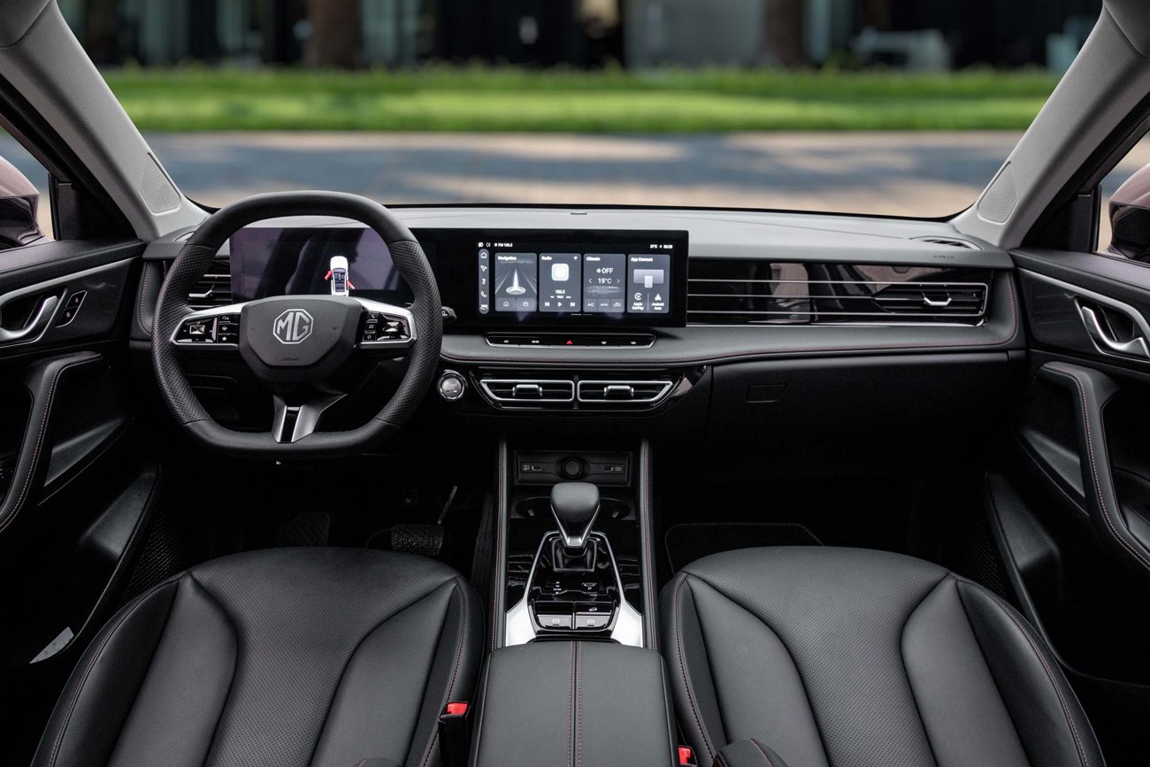 أم جي HS Luxury HS Luxury 2.0T | 1,724 P.M | 0% Downpayment | MG WARRANTY & SERVICE