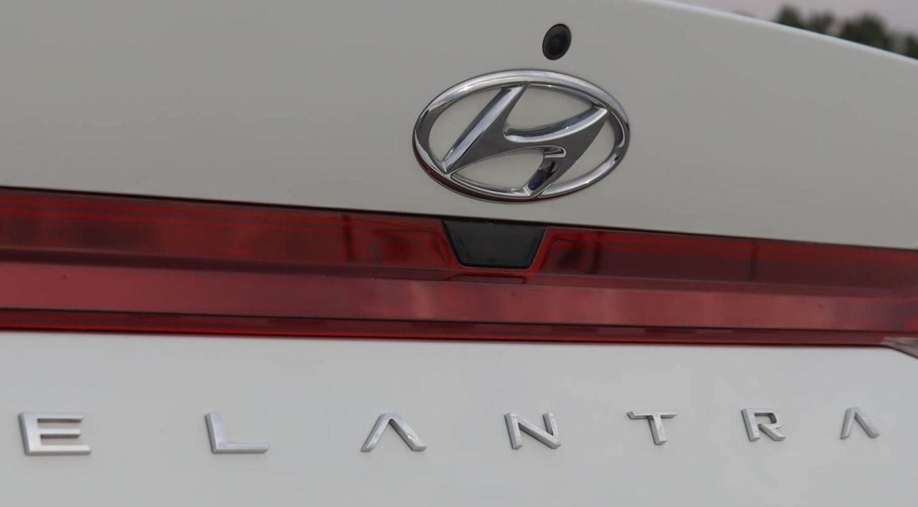 Hyundai Elantra Smart 1.6L Hyundai Elantra 2022 GCC 1.6 L accident-free,  in excellent condition, 706 P.M