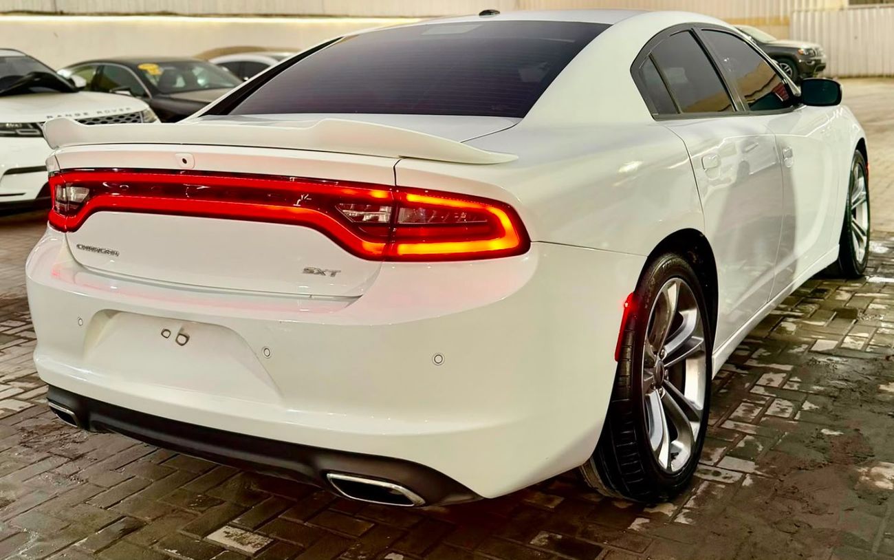 Dodge Charger SXT