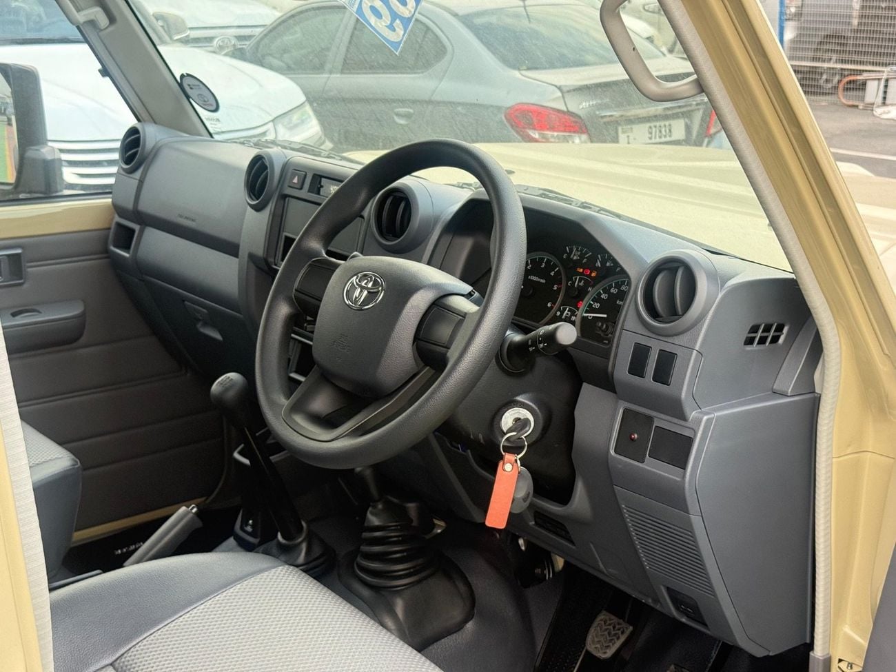 تويوتا لاند كروزر بيك آب LC79 4.2L V6 SINGLE CAB M/T