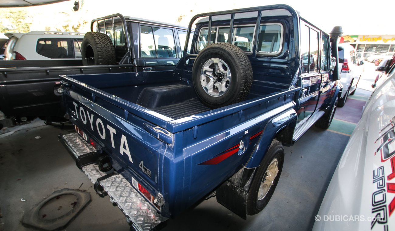 Toyota Land Cruiser Pick Up petrol with Winch & Differential Lock