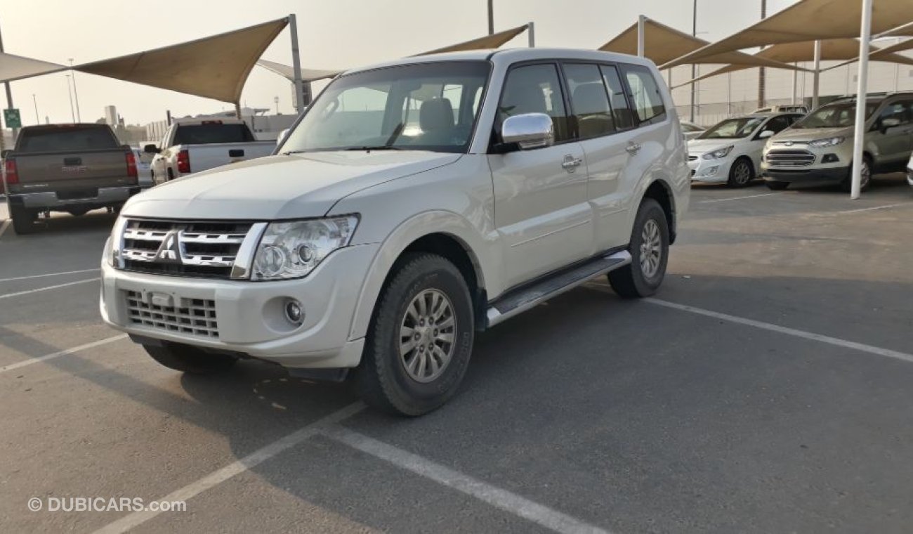 Mitsubishi Pajero السيارة نظيفه جدا بحاله ممتازه بدون حوادث ضمان شاسيه جير ماكينه