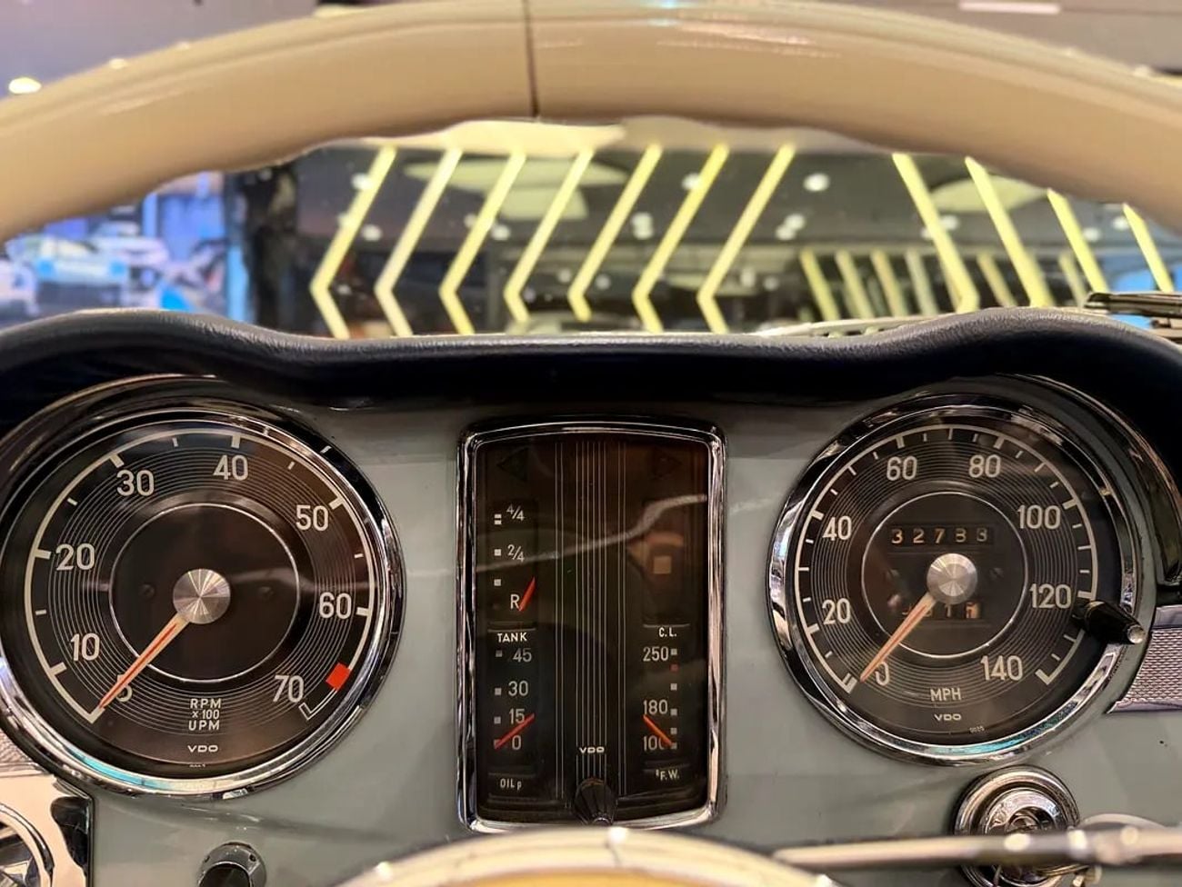 Mercedes Benz SL 280 Pagoda (W113) - Japanese Specs