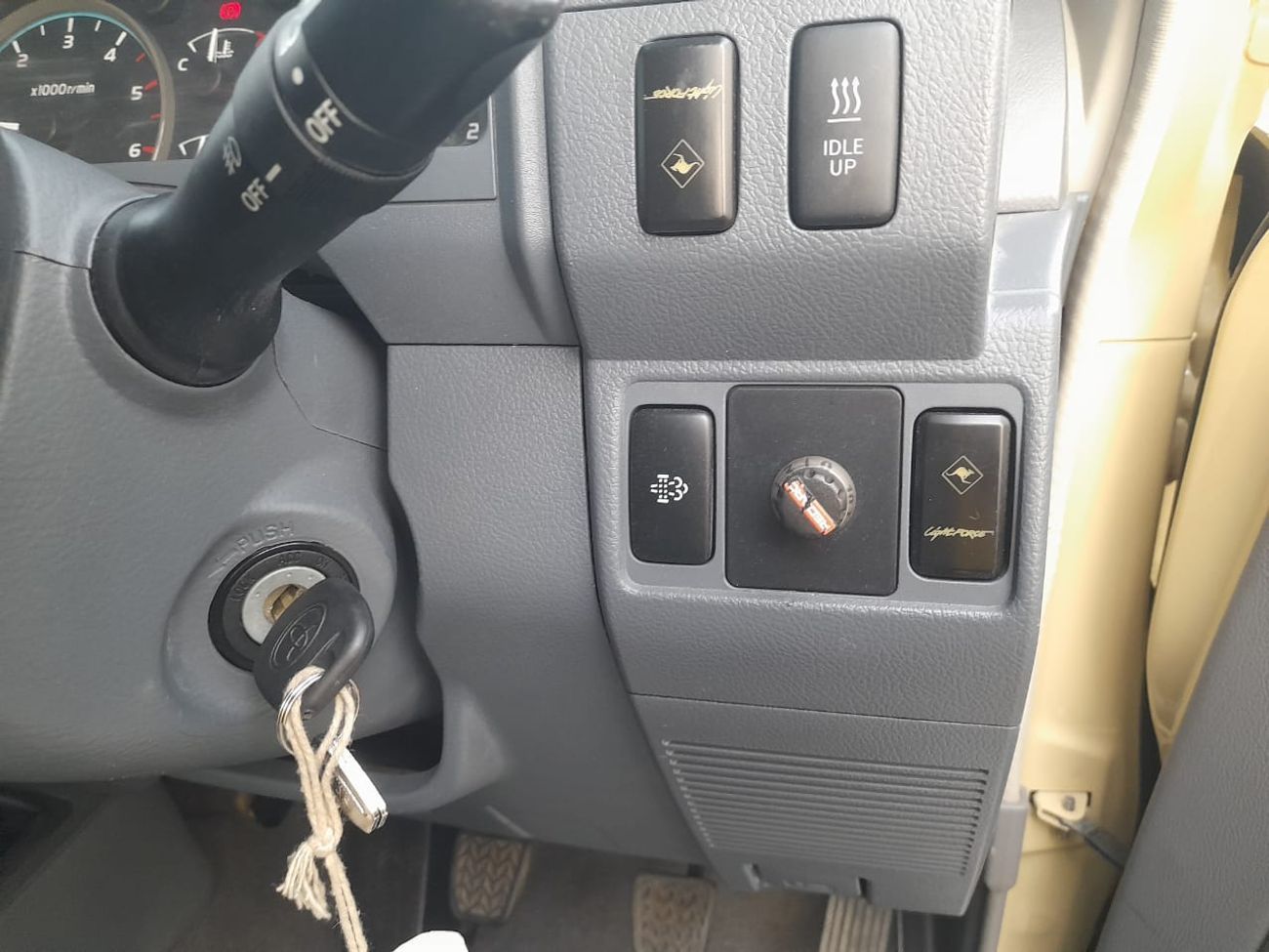 Toyota Land Cruiser Pick Up Right-Hand drive 4.5 V8 1VD diesel manual low kms facelifted