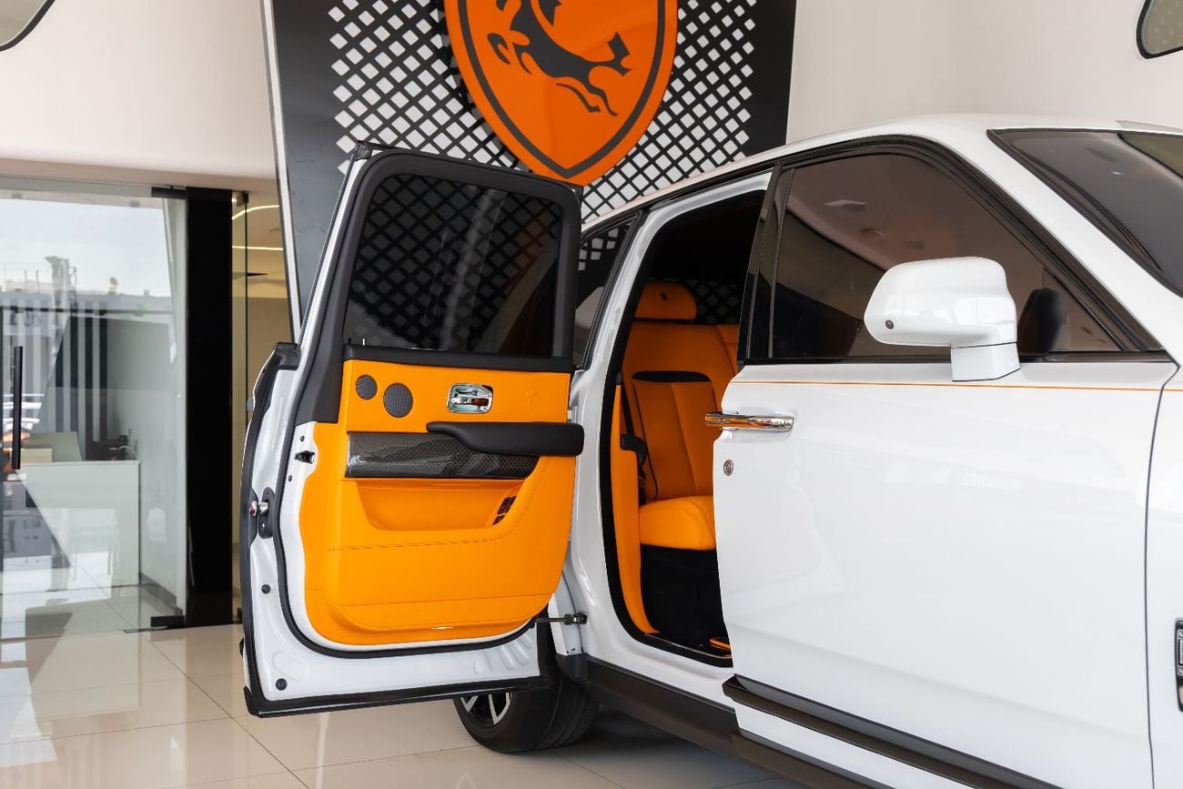 رولز رويس كولينان Rolls-Royce Cullinan | Black Badge Kit | Carbon Fiber Interior | Bespoke Premium Sound System | 2020