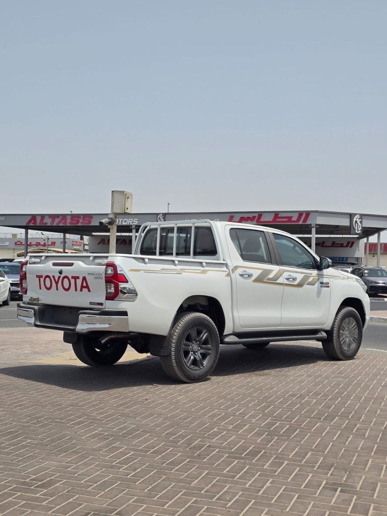 تويوتا هيلوكس Hilux • 2.4L • Diesel • Automatic • Full • With Diff Lock