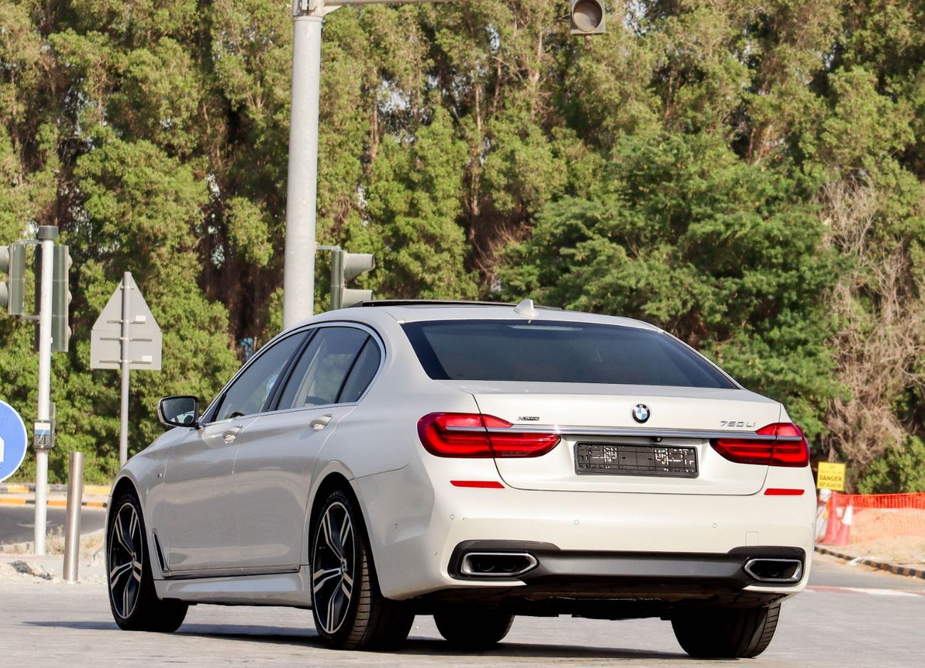 بي أم دبليو 750Li xDrive 4.4L (523 HP)