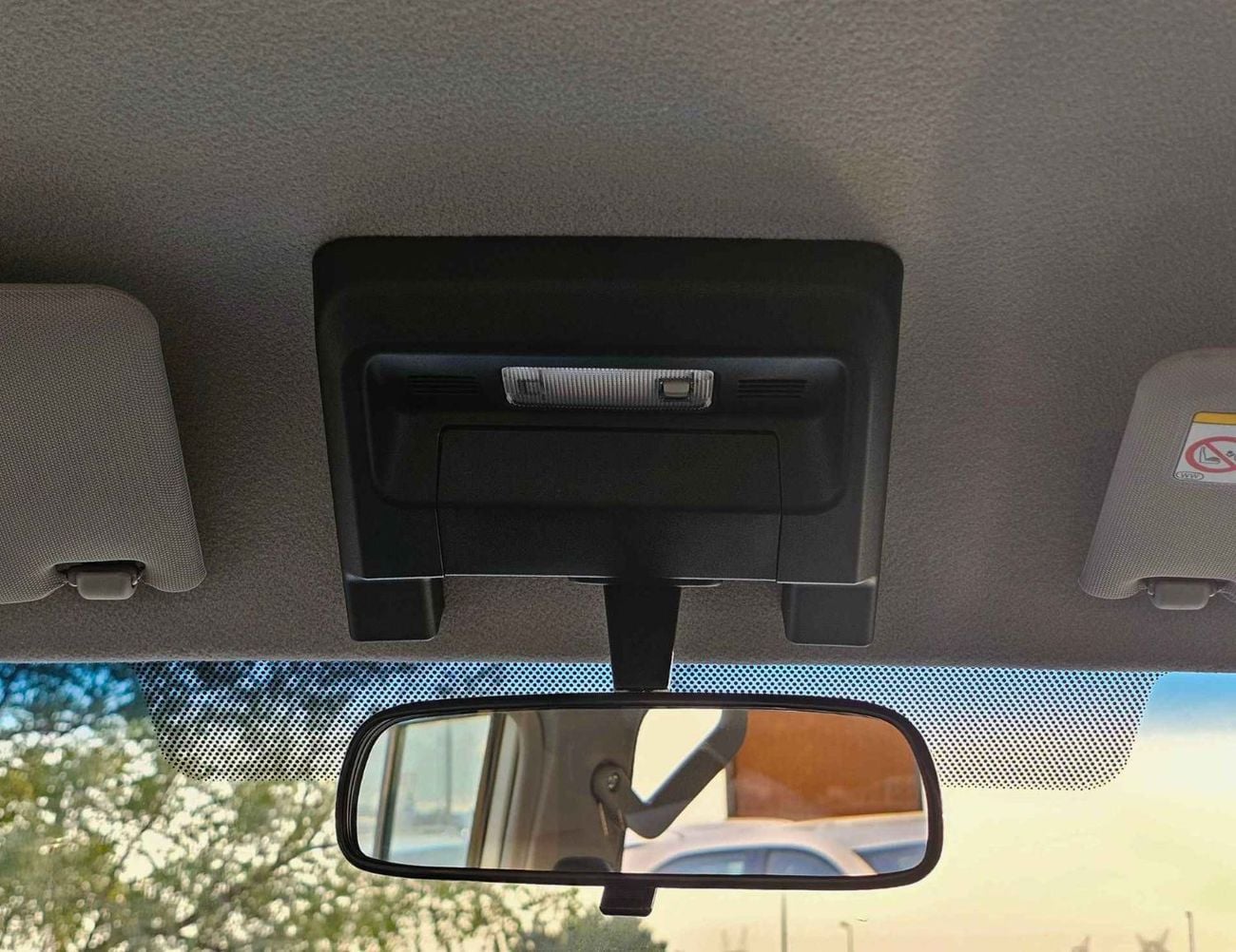 تويوتا لاند كروزر 70 LX LC76 / 2.8L MANUAL V4 DIESEL / DVD+CAMERA / PWR WINDOWS & LOCKS (CODE # 76DMS)