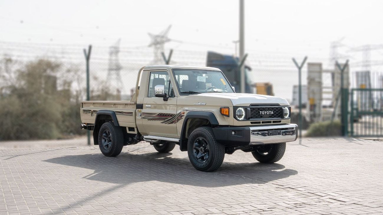 تويوتا لاند كروزر بيك آب LC79 LX 2026 Toyota Land Cruiser LC79 2.8L MT Diesel (Beige-Brown)