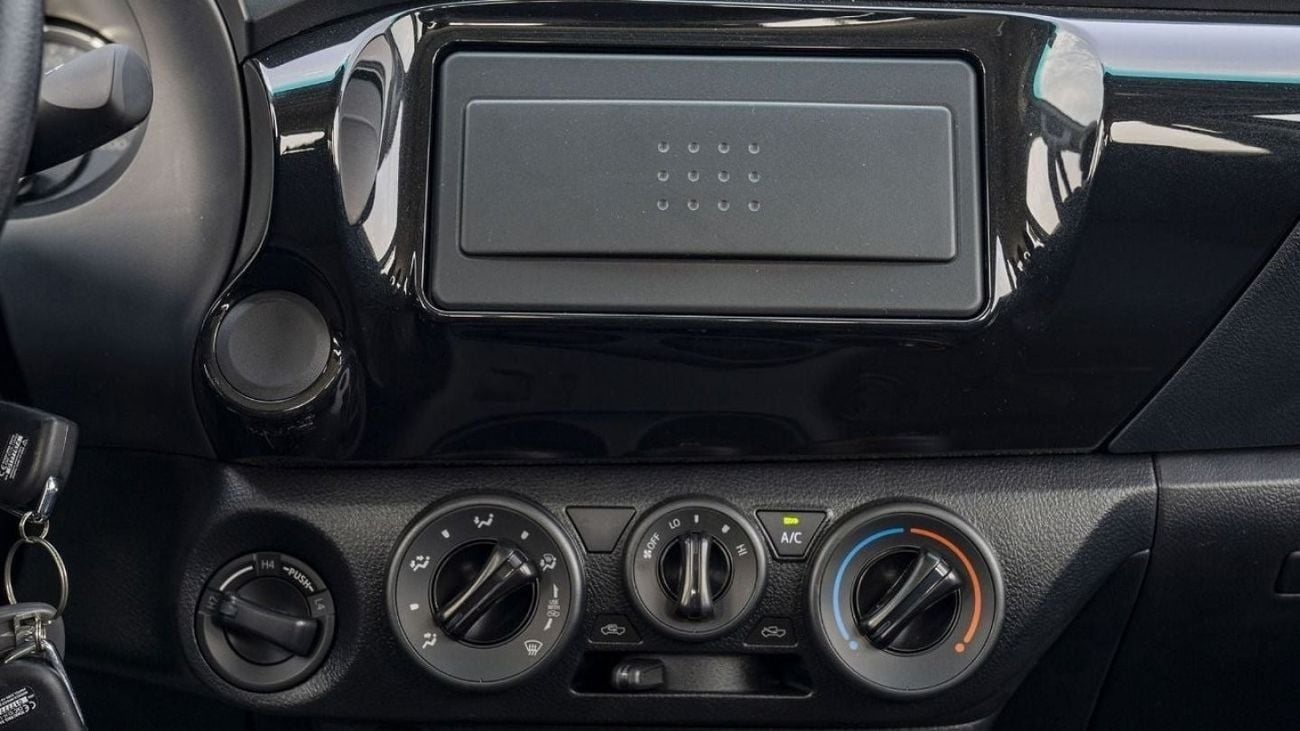 تويوتا هيلوكس GLX Toyota Hilux 2.7L petrol au A/T MY24