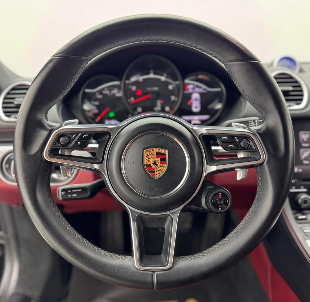 بورش كايمان 718 Std 2.0L A/T 2017 Porsche 718 Cayman, Full Service History, Excellent Condition, GCC