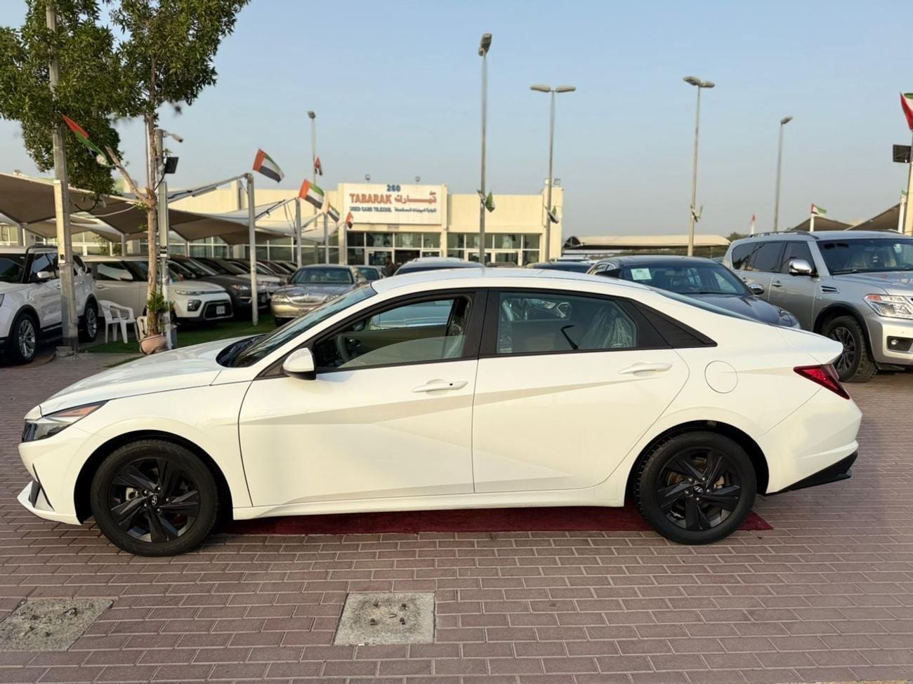 Hyundai Elantra COMFORT VERY CLEAN CAR LOW MILEAGE