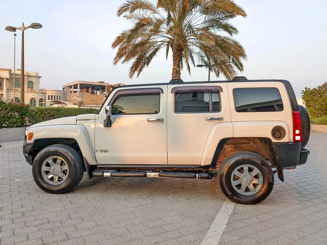هامر H3 GCC Premium Condition With Leather seats Navigation Low Km Perfect Family Suv