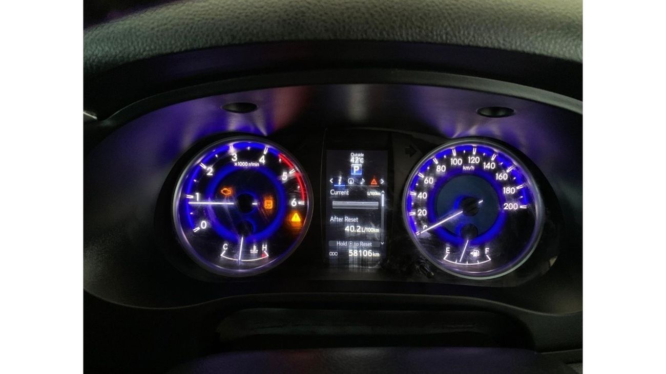 تويوتا هيلوكس SR5