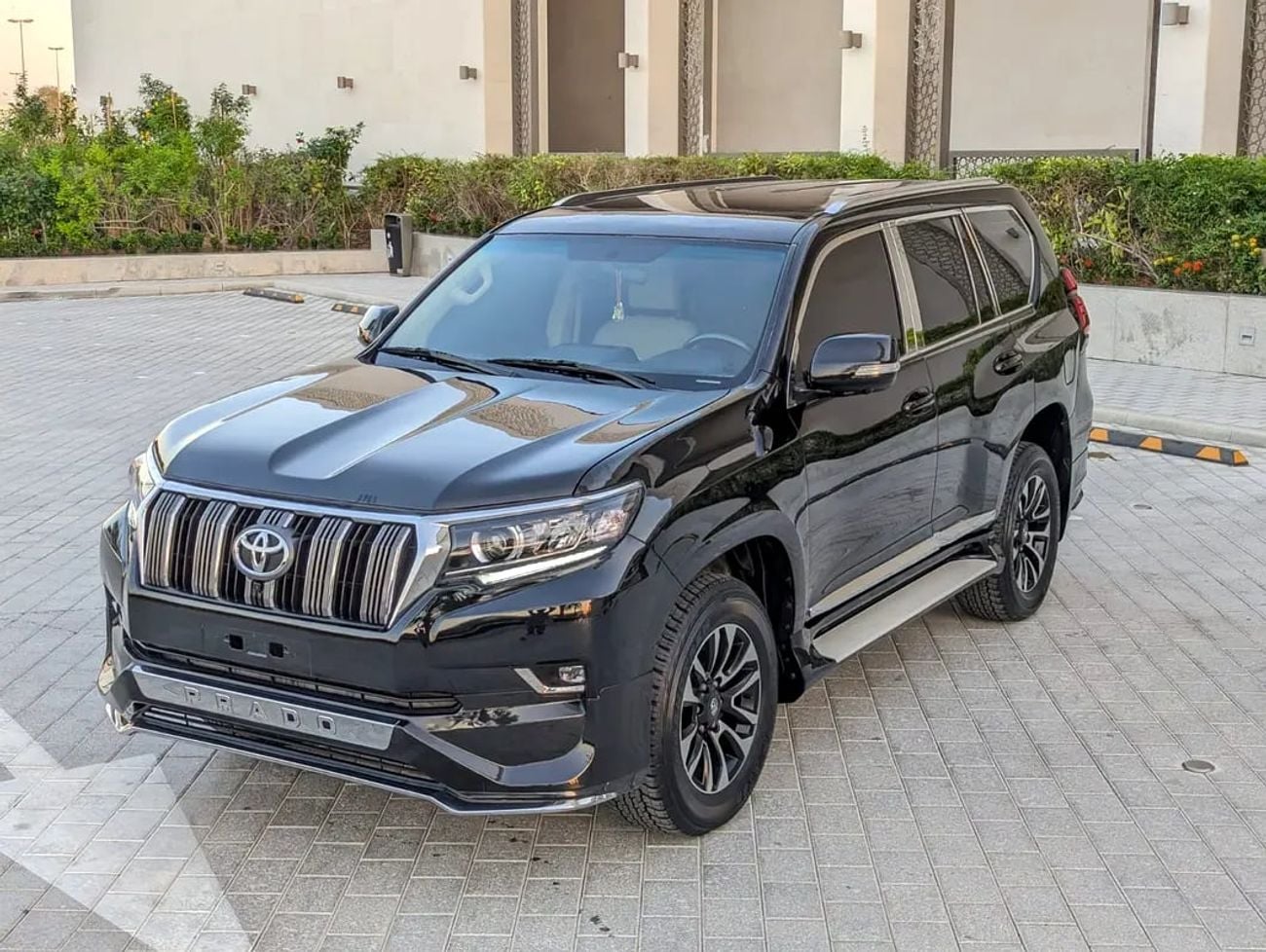 Toyota Prado TX-L FACELIFTED WITH INTERIOR AND EXTERIOR GCC V4 2.7L IN EXCELLENT CONDITION