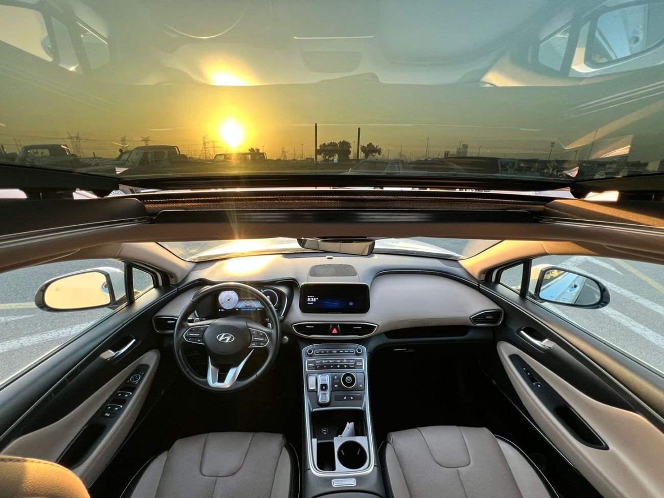 Hyundai Santa Fe 2022 Hyundai Santa Fe - SEL Full Option 2.5L V4 -Panoramic Sunroof - Leather Seat - Rear Camera