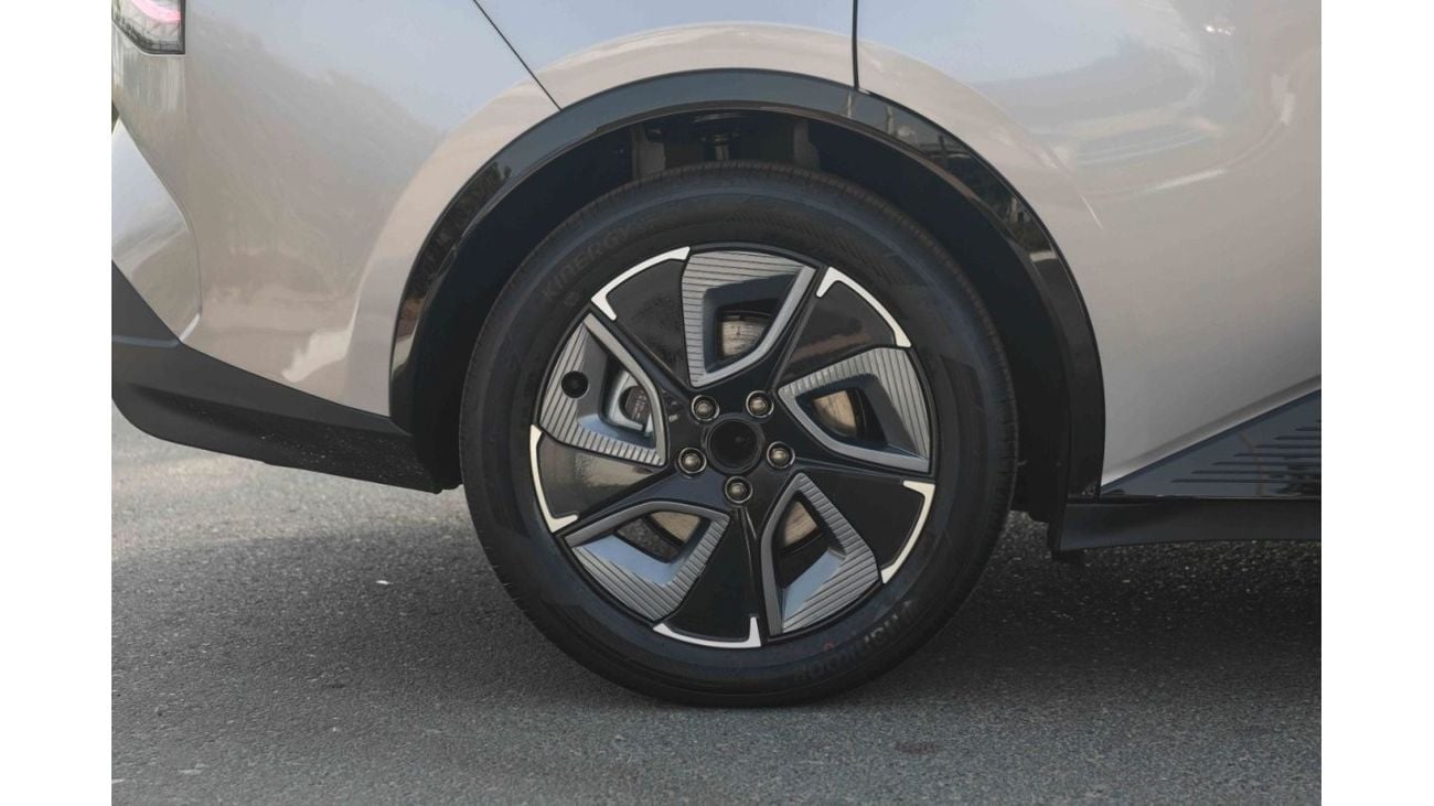 تويوتا bZ3 2024 Toyota bZ3 Elite Pro 517 - Silver inside Brown | Export Only